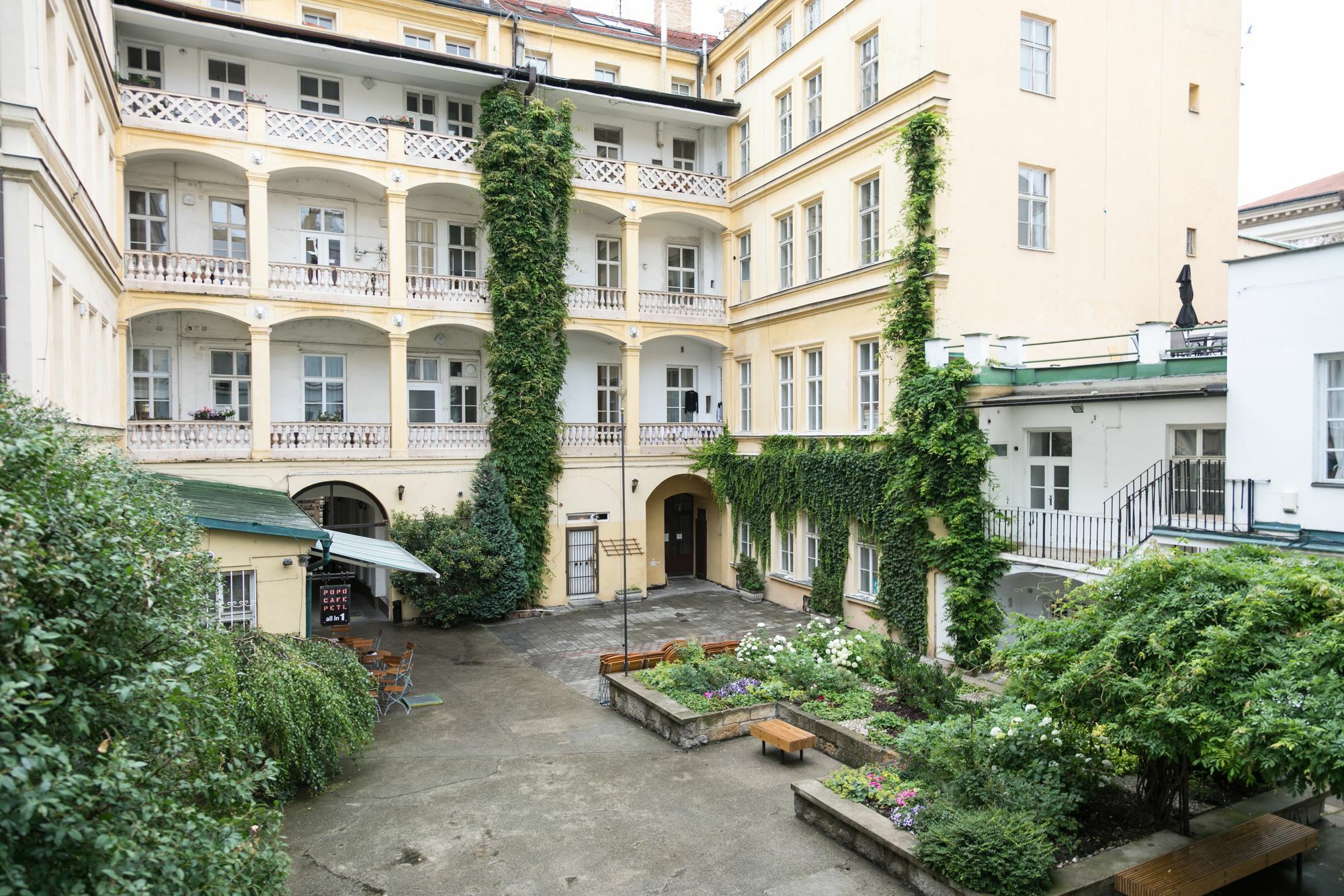 Welcome Charles Bridge Apartments Prague Extérieur photo